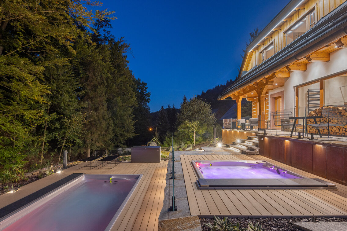 Venkovní vířivka USSPA Lounge iN s celoročním bazénem Swim Spa XL