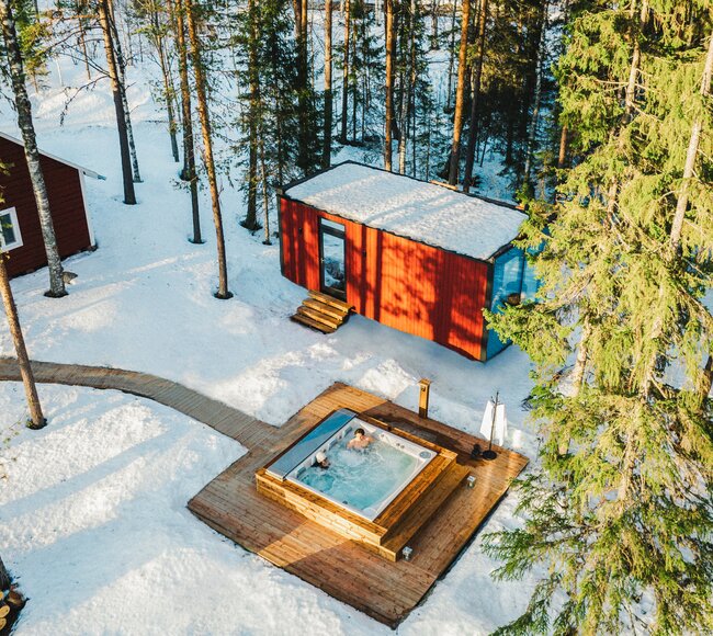 USSPA vířivka Lounge iN pro 7 lidí uprostřed zimní krajiny