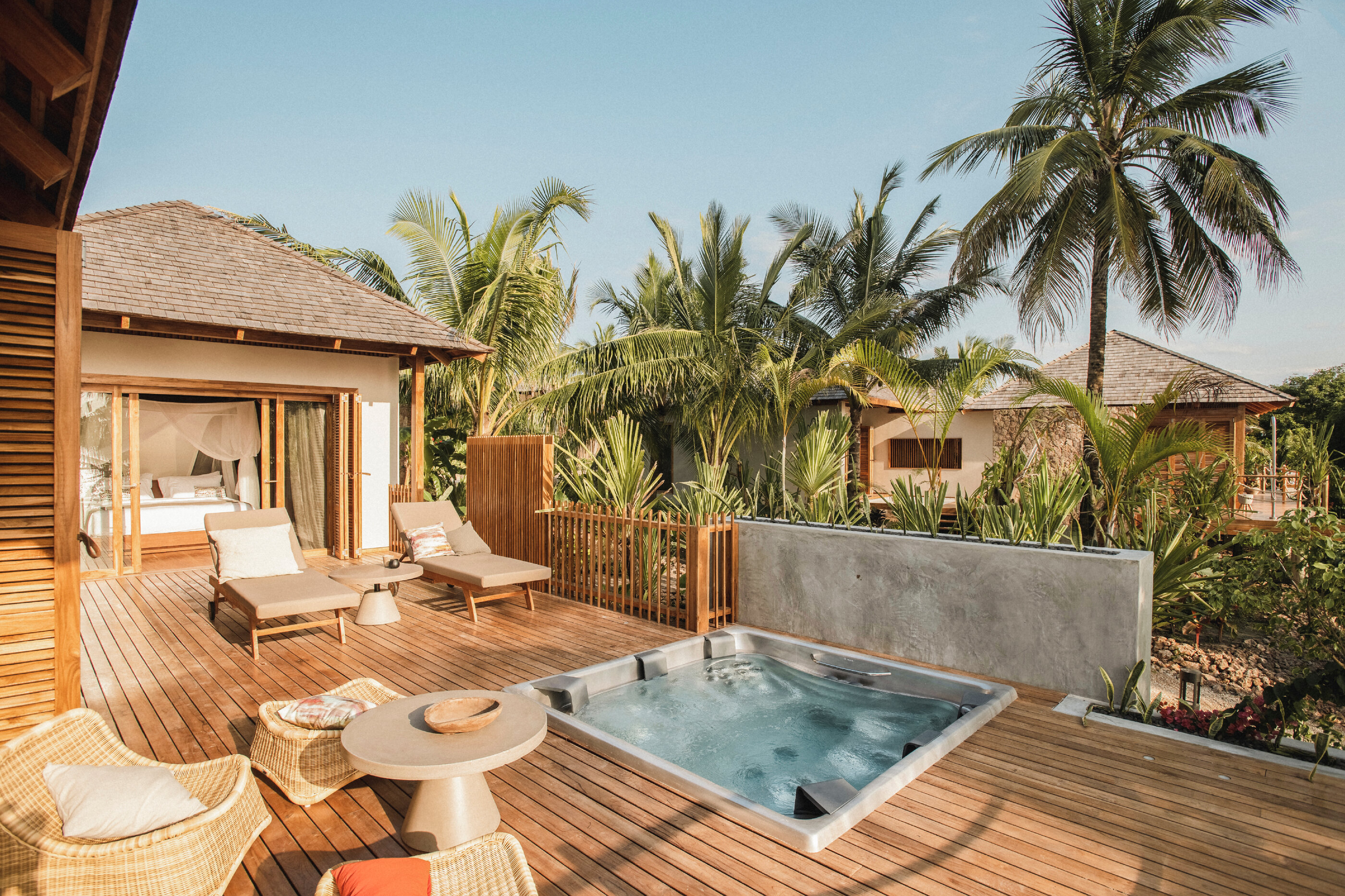 Luxusní profesionální vířivka Master pro 6 osob instalovaná na Zanzibare