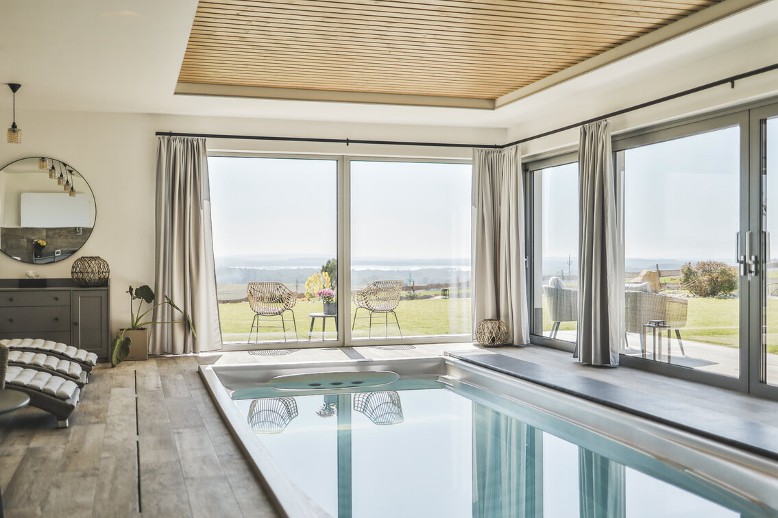 Termální bazén Swim Spa XL zabudován do interiéru domu