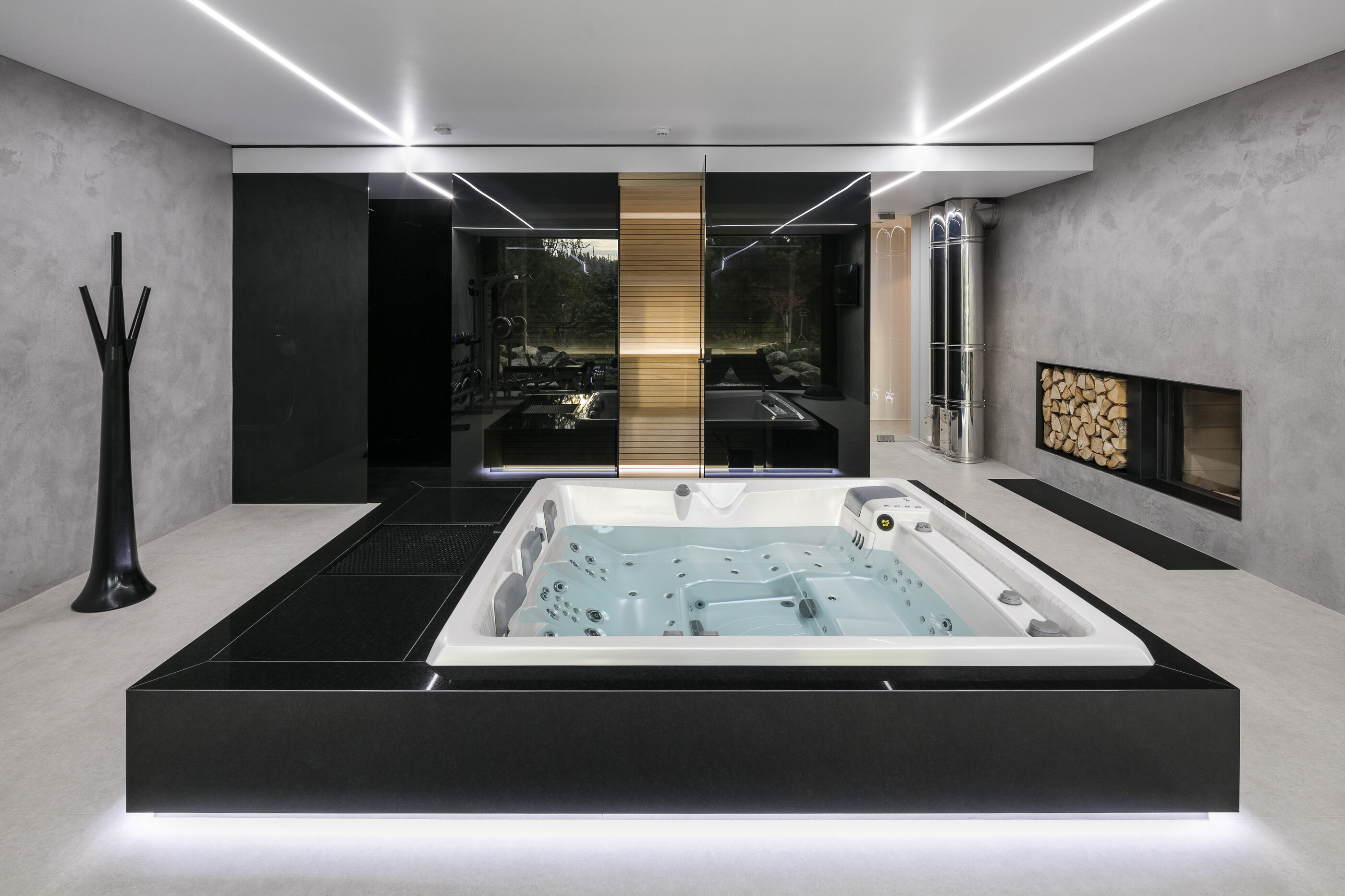 Vnitřní instalace vířivky Persea iN od USSPA v luxusním domácím wellness