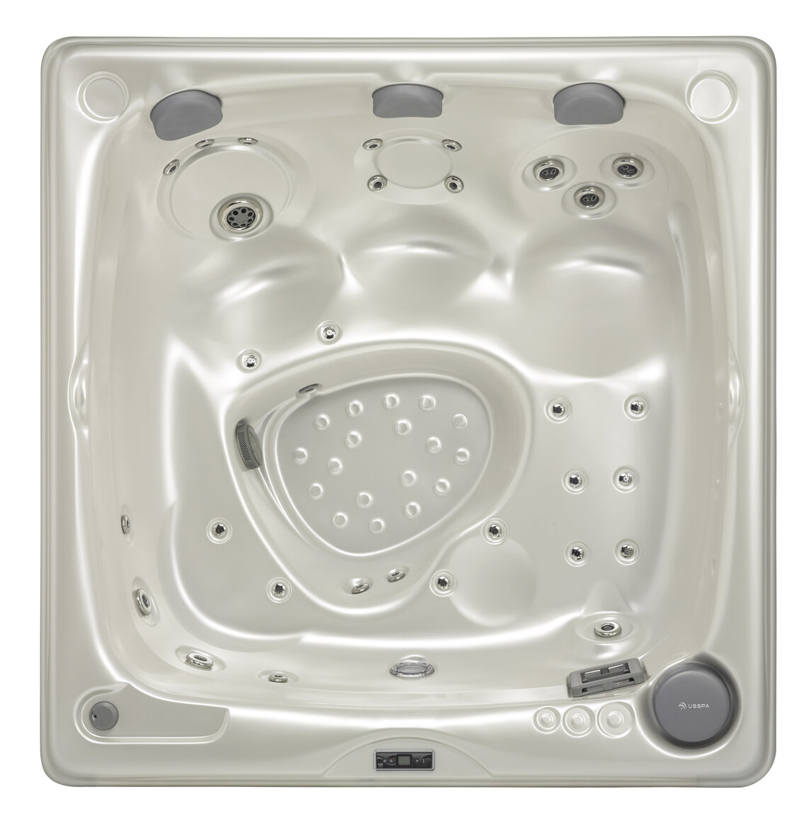  USSPA | Aston je skvělá rodinná vířivka, snadno projde běžnými dveřmi a zapadne tak do již existujícího interiéru či na terasu.