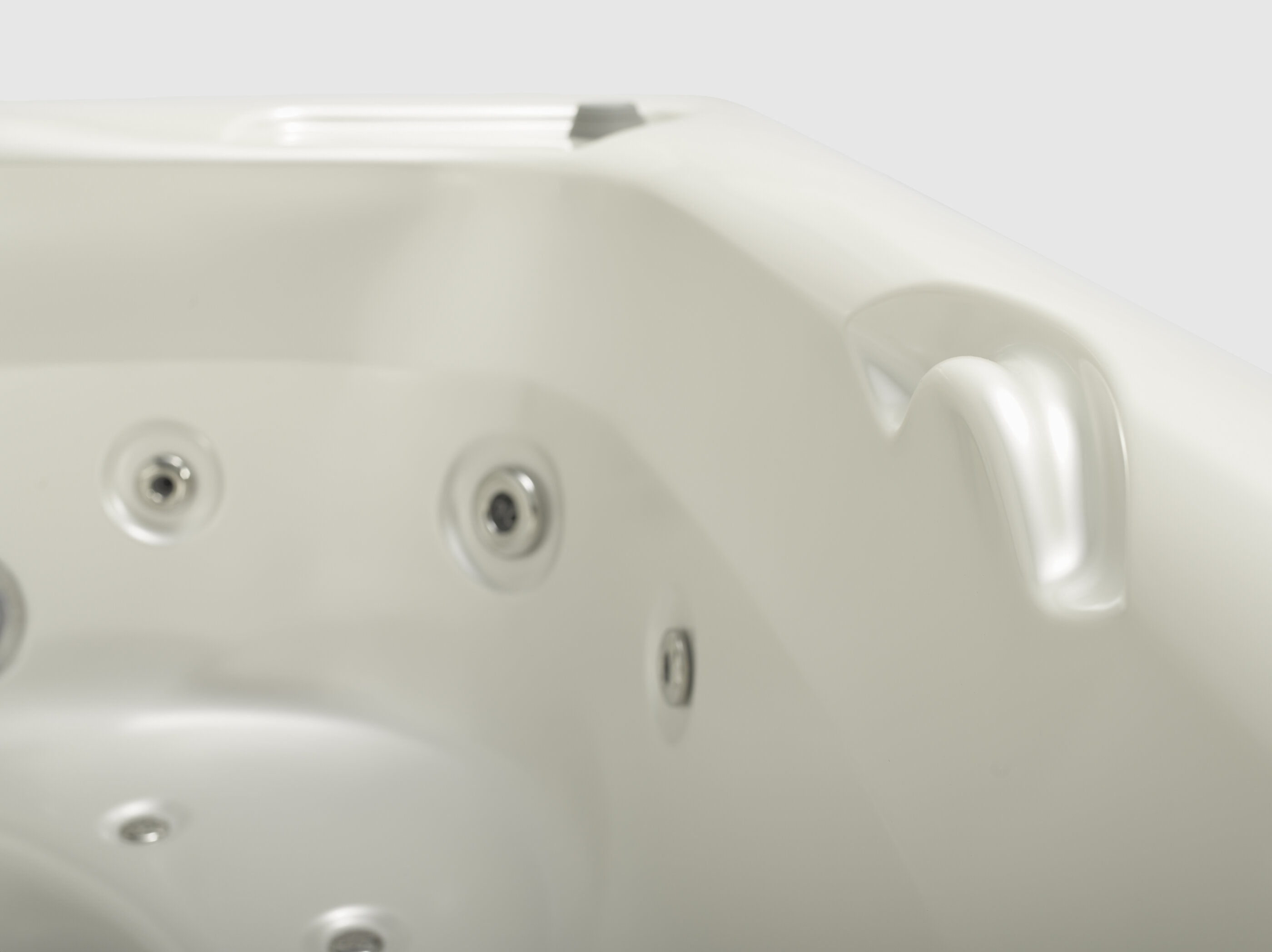 USSPA | Benjamin je malá vířivka pro intimní relaxaci ve dvou