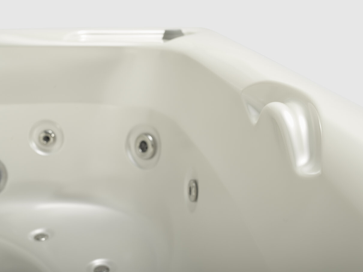 USSPA | Benjamin je malá vířivka pro intimní relaxaci ve dvou