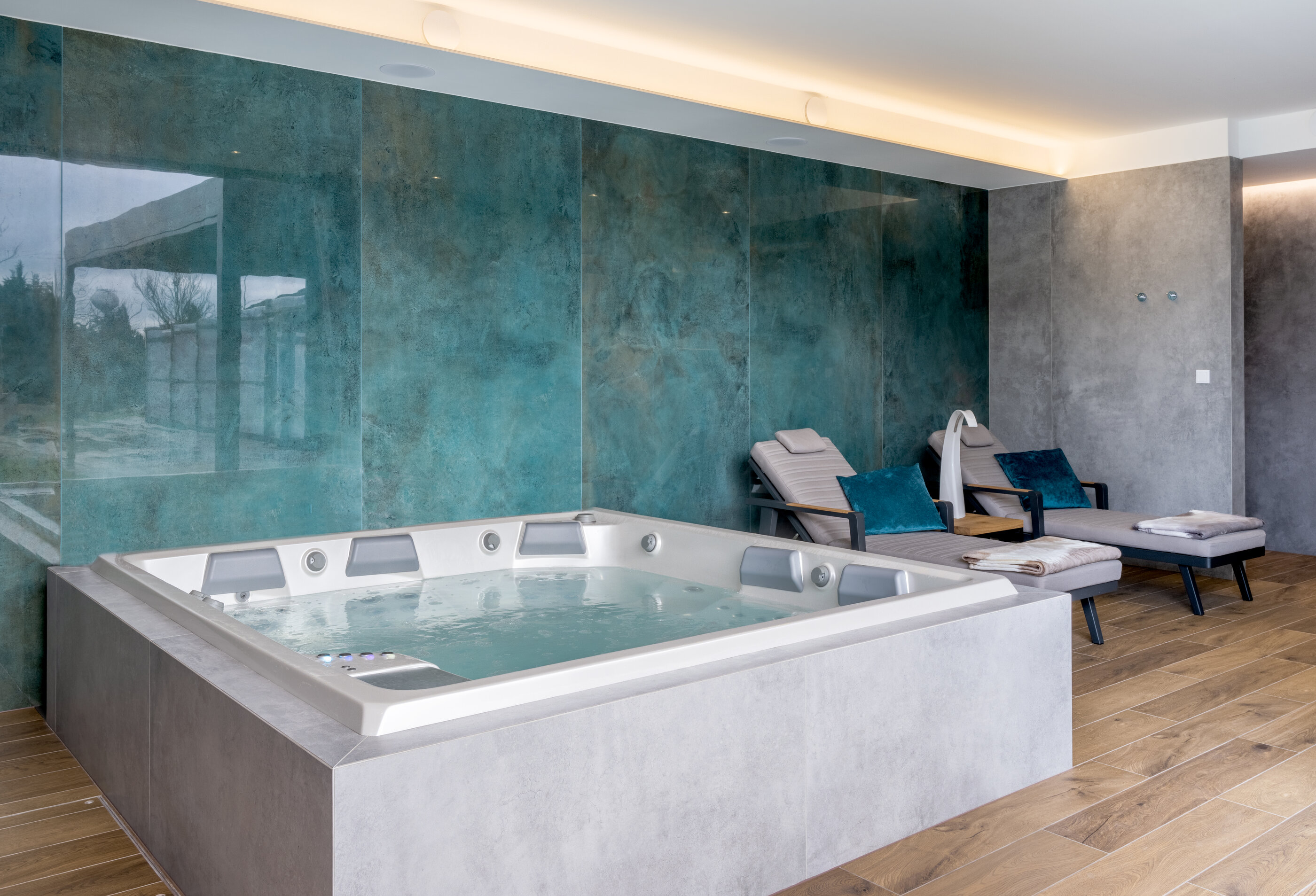 Vnitřní luxusní wellness s USSPA vířivkou a odpočinkovou zónou
